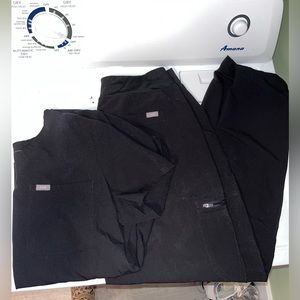 Figs Black Scrub Set